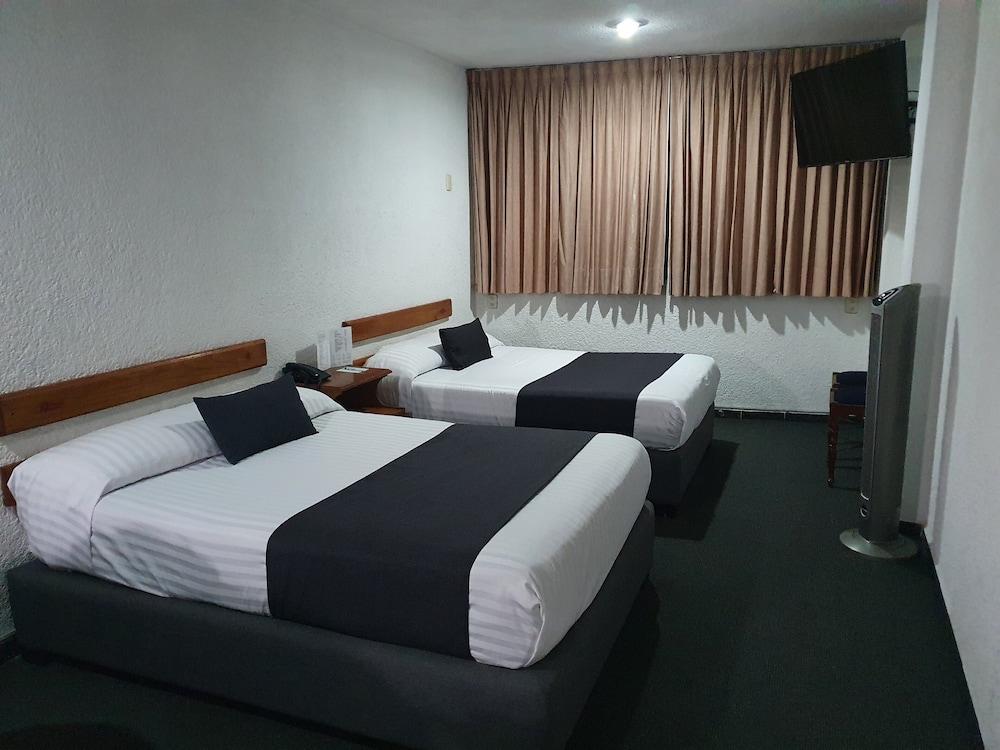 Estanza Hotel & Suites Morelia Exterior foto
